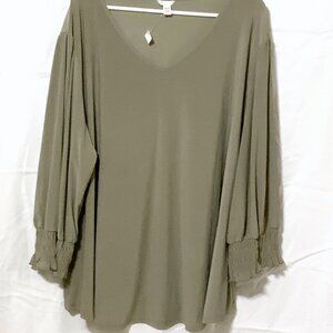 NWT Moss green knit top with ruched sleeves, size 26/28